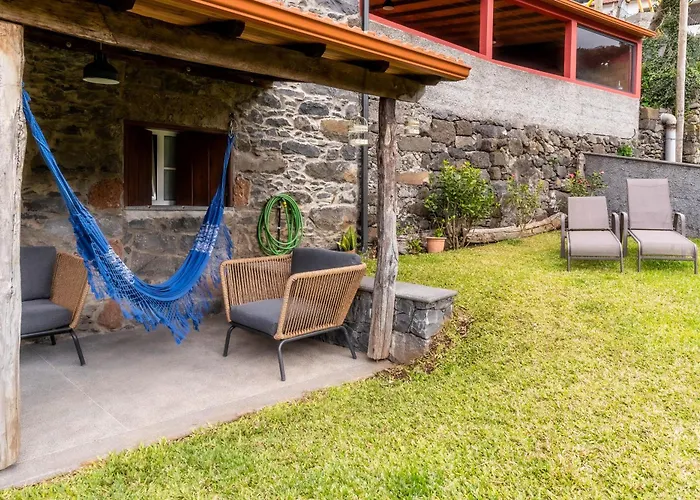 Hébergement de vacances Madeira Bird House - House In The Mountains With Garden *