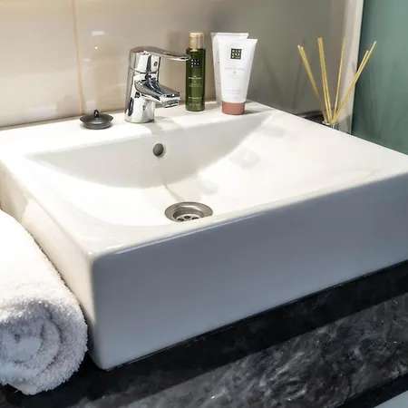 Madeira Bird House - House In The Mountains With Garden