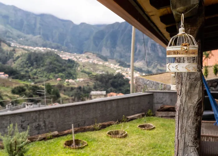 Дом отдыха Madeira Bird House - House In The Mountains With Garden Сан-Висенти