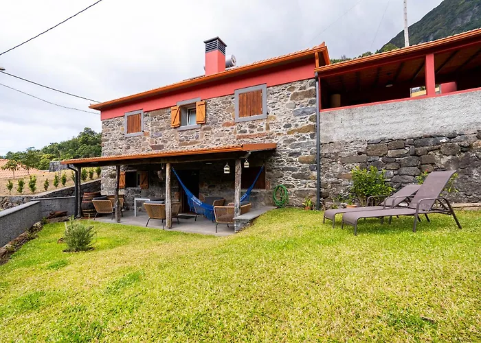 Madeira Bird House - House In The Mountains With Garden