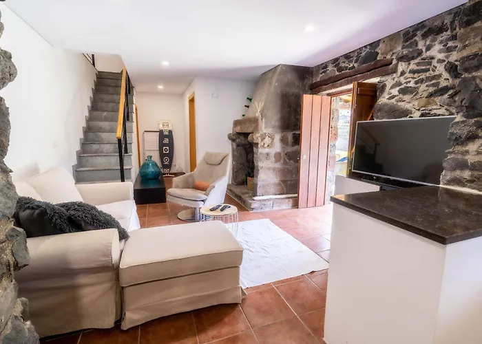 Дом отдыха Madeira Bird House - House In The Mountains With Garden