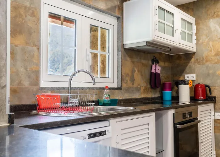 Дом отдыха Madeira Bird House - House In The Mountains With Garden Сан-Висенти