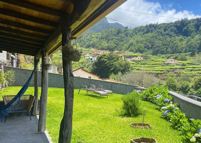 Дом отдыха Madeira Bird House - House In The Mountains With Garden Сан-Висенти